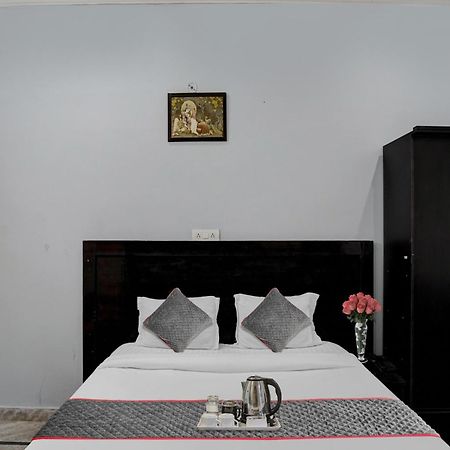 Collection O Samira Residency Near Botanic Garden Of Indian Republic Hotel Noida Ngoại thất bức ảnh
