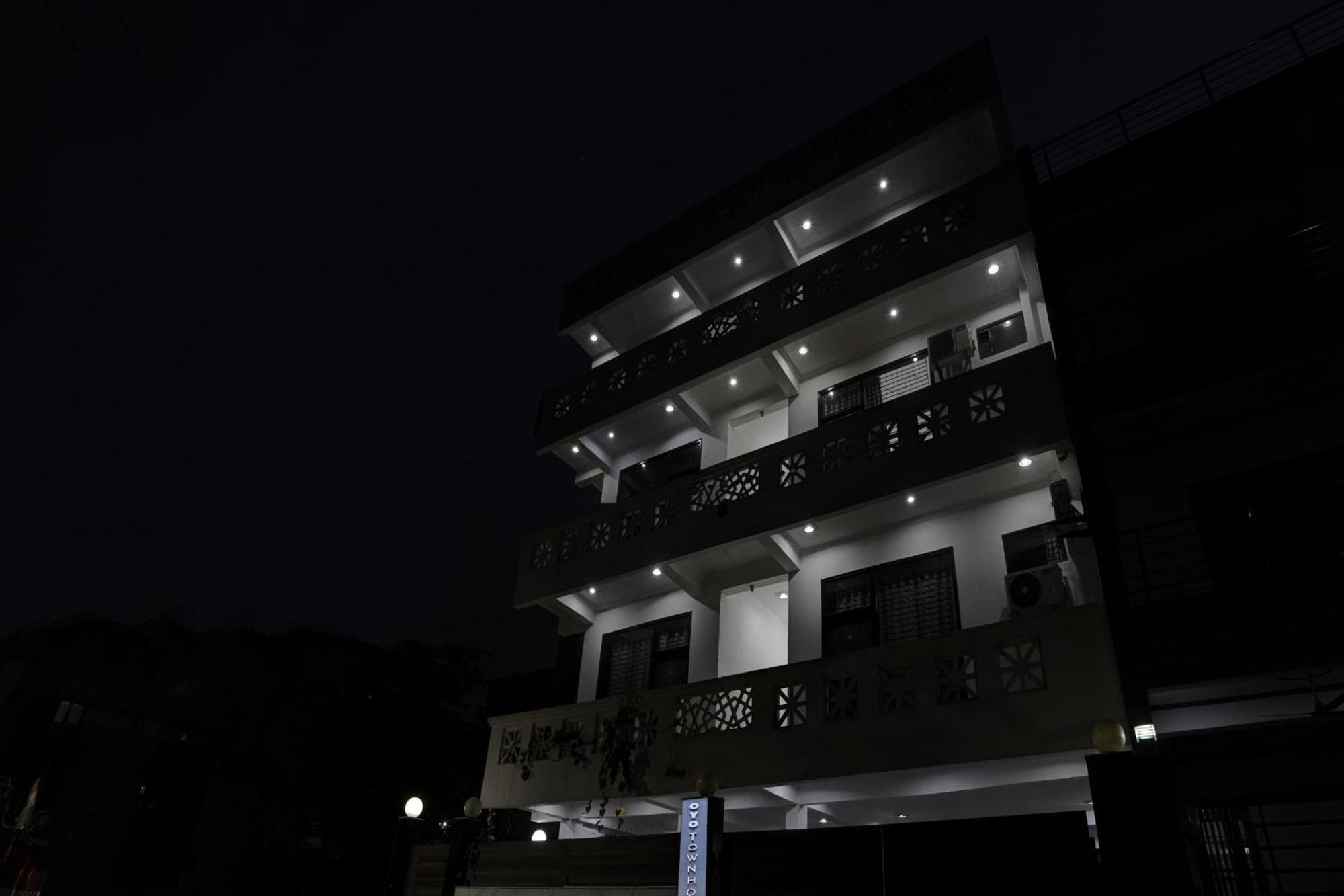 Collection O Samira Residency Near Botanic Garden Of Indian Republic Hotel Noida Ngoại thất bức ảnh